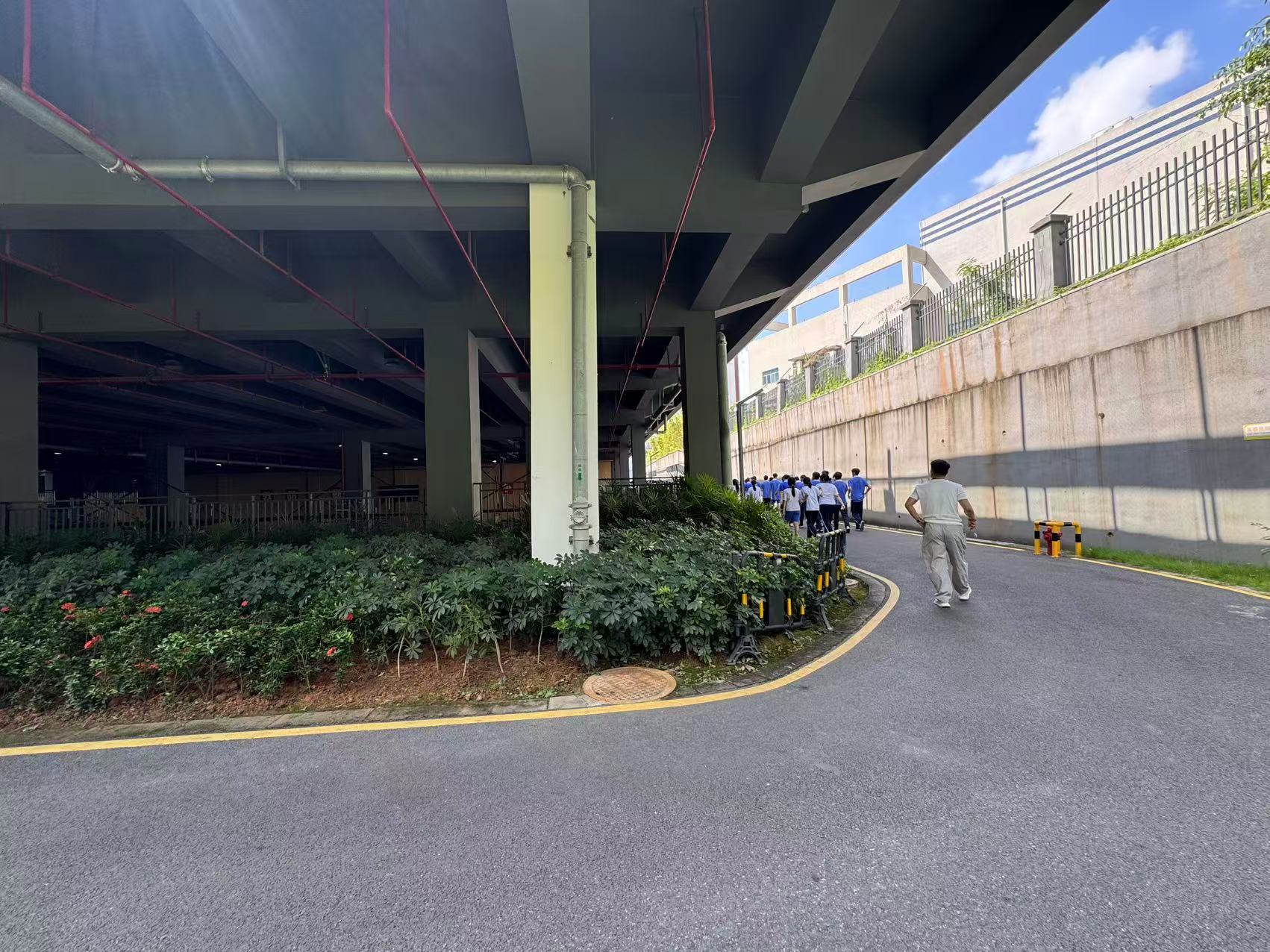 操场2号点位实景图 - 位于操场东侧运动设施区