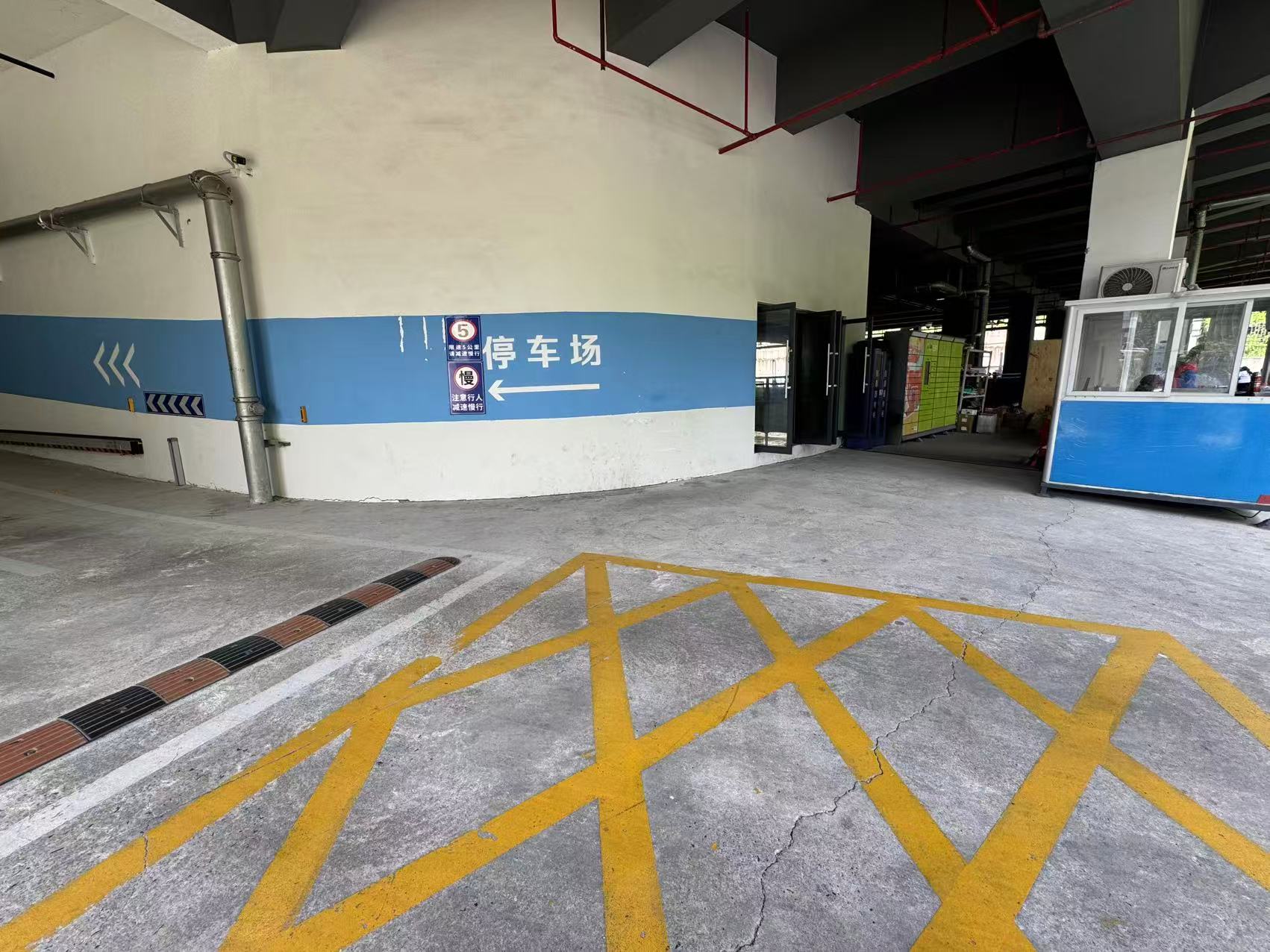 操场3号点位实景图 - 位于操场东侧运动设施区